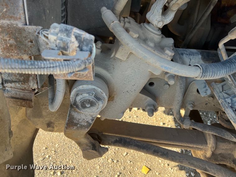 image for item DQ2339 2005 GMC C7500  water truck