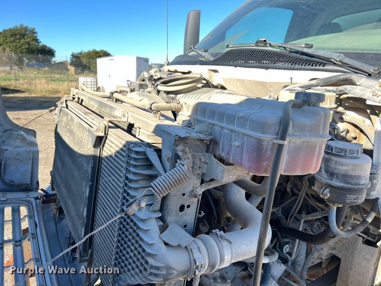 image for item DQ2339 2005 GMC C7500  water truck