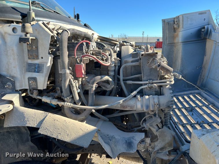 image for item DQ2339 2005 GMC C7500  water truck