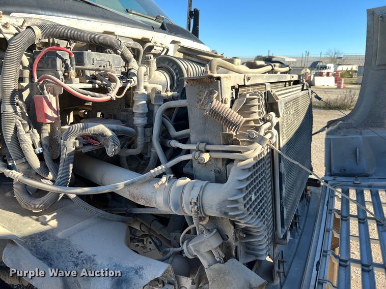 image for item DQ2339 2005 GMC C7500  water truck