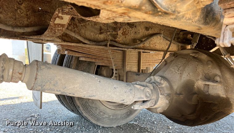 image for item DQ2339 2005 GMC C7500  water truck