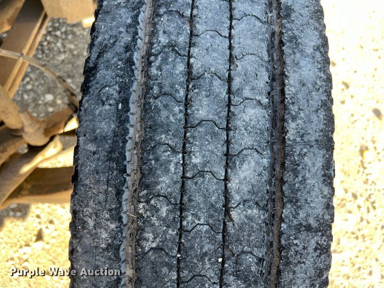 image for item DQ2339 2005 GMC C7500  water truck