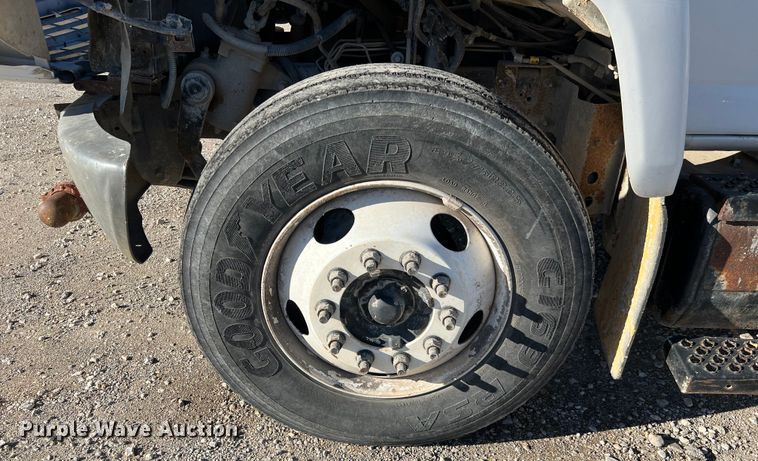 image for item DQ2339 2005 GMC C7500  water truck