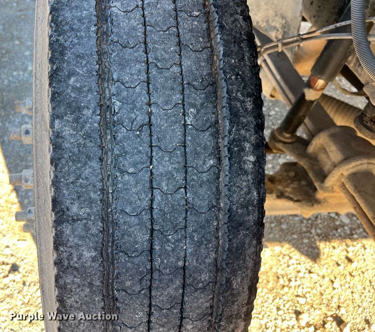 image for item DQ2339 2005 GMC C7500  water truck