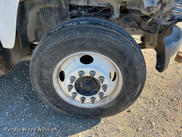 image for item DQ2339 2005 GMC C7500  water truck