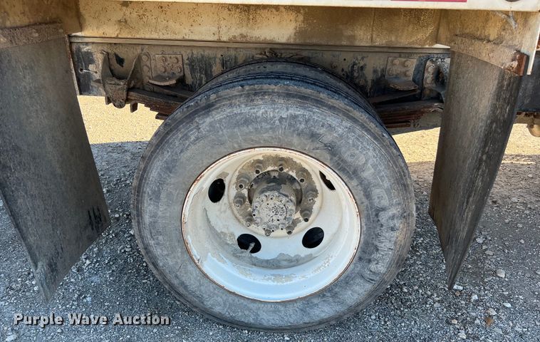 image for item DQ2339 2005 GMC C7500  water truck