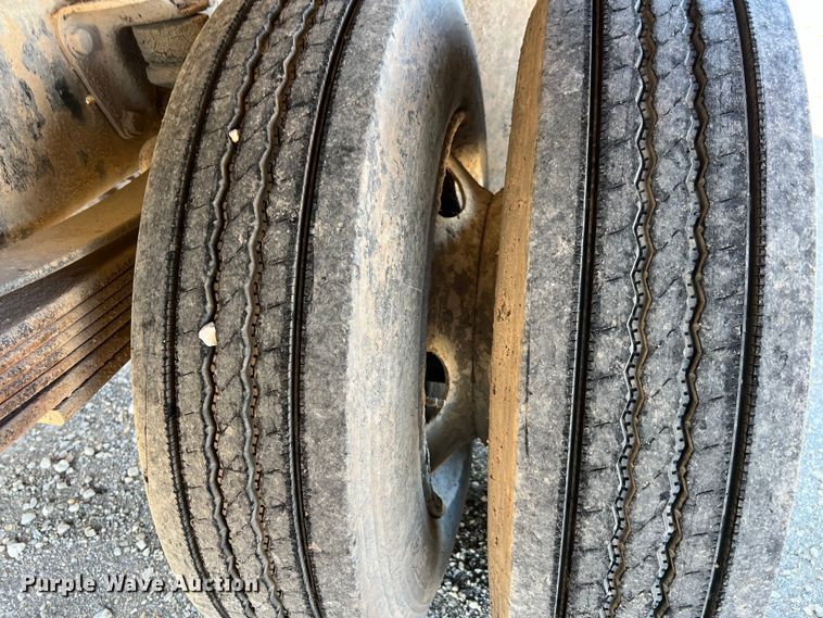 image for item DQ2339 2005 GMC C7500  water truck