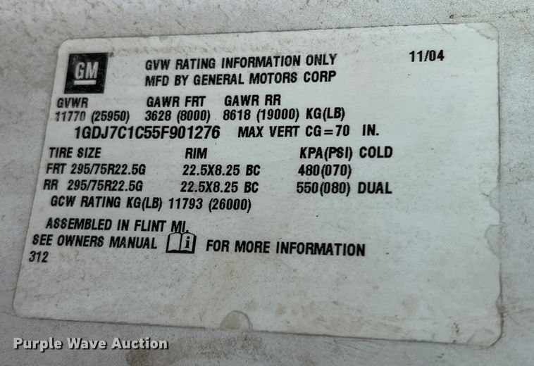 image for item DQ2339 2005 GMC C7500  water truck