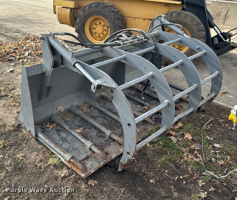 image for item DQ7405 Skid steer grapple bucket