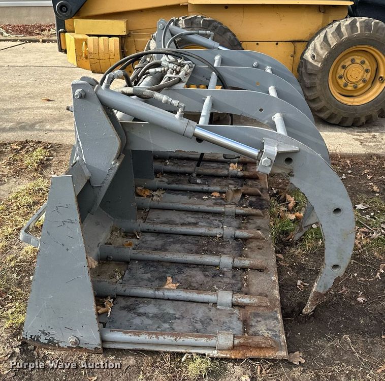 image for item DQ7405 Skid steer grapple bucket