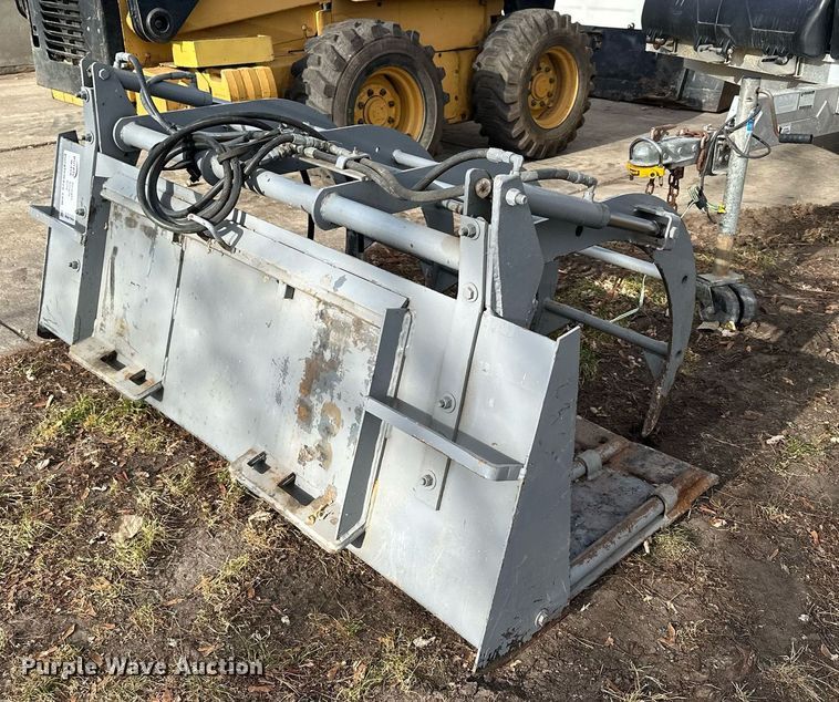 image for item DQ7405 Skid steer grapple bucket