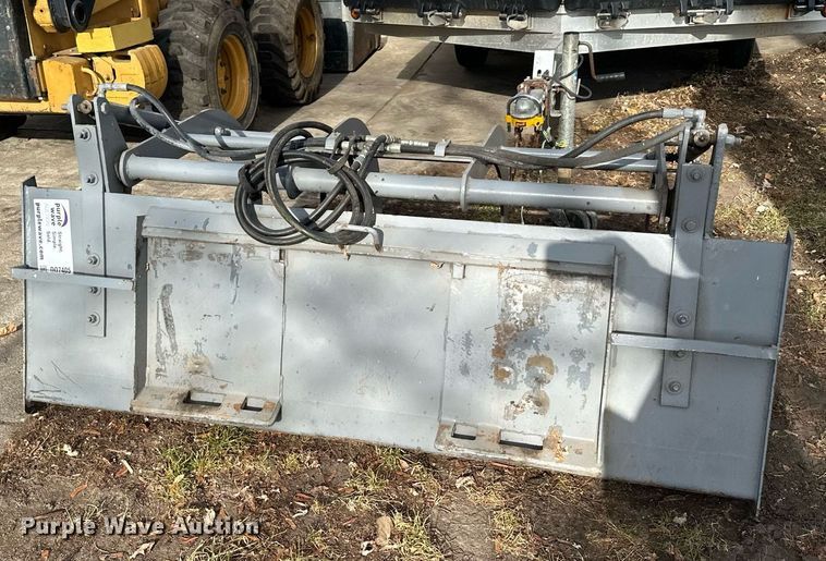 image for item DQ7405 Skid steer grapple bucket