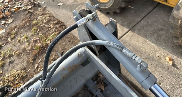 image for item DQ7405 Skid steer grapple bucket