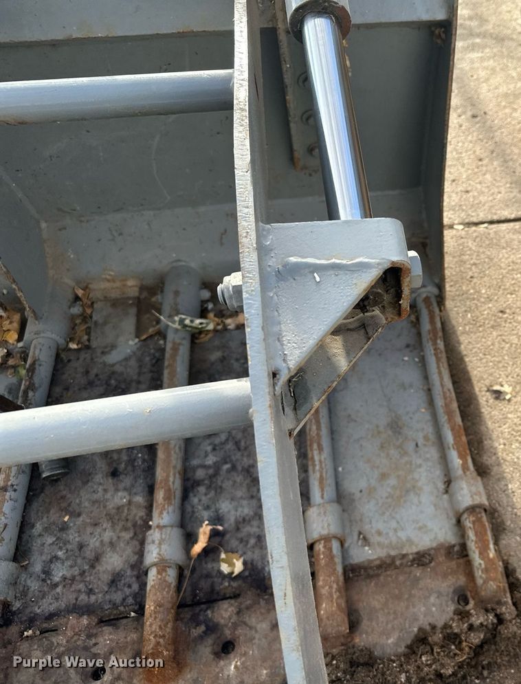 image for item DQ7405 Skid steer grapple bucket