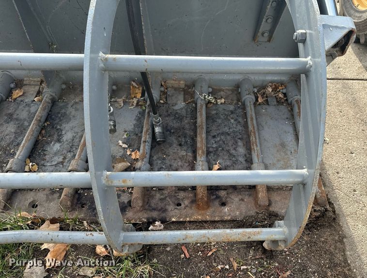 image for item DQ7405 Skid steer grapple bucket