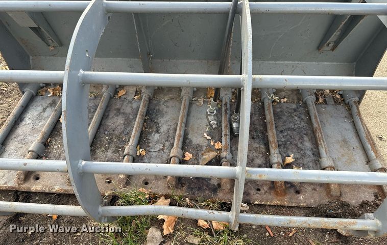 image for item DQ7405 Skid steer grapple bucket