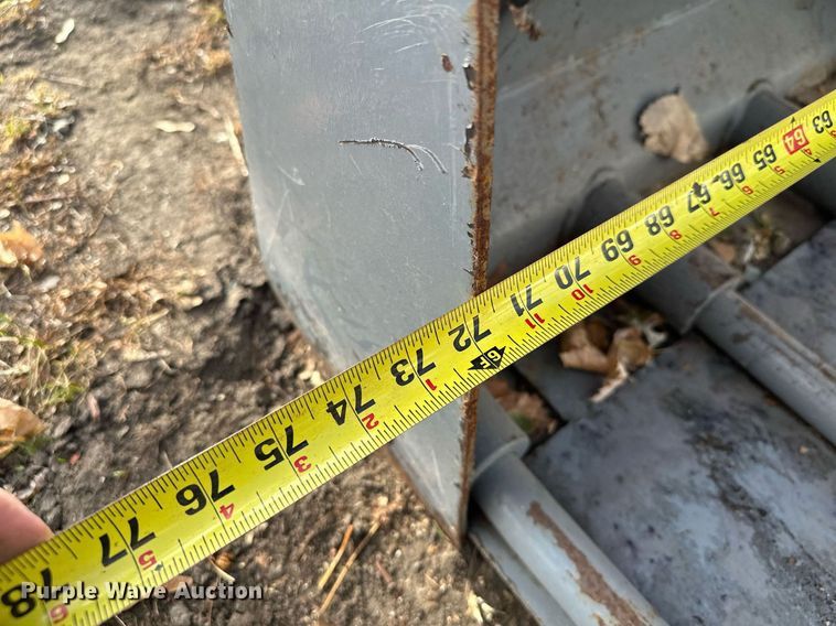 image for item DQ7405 Skid steer grapple bucket