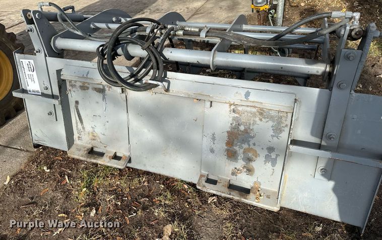 image for item DQ7405 Skid steer grapple bucket