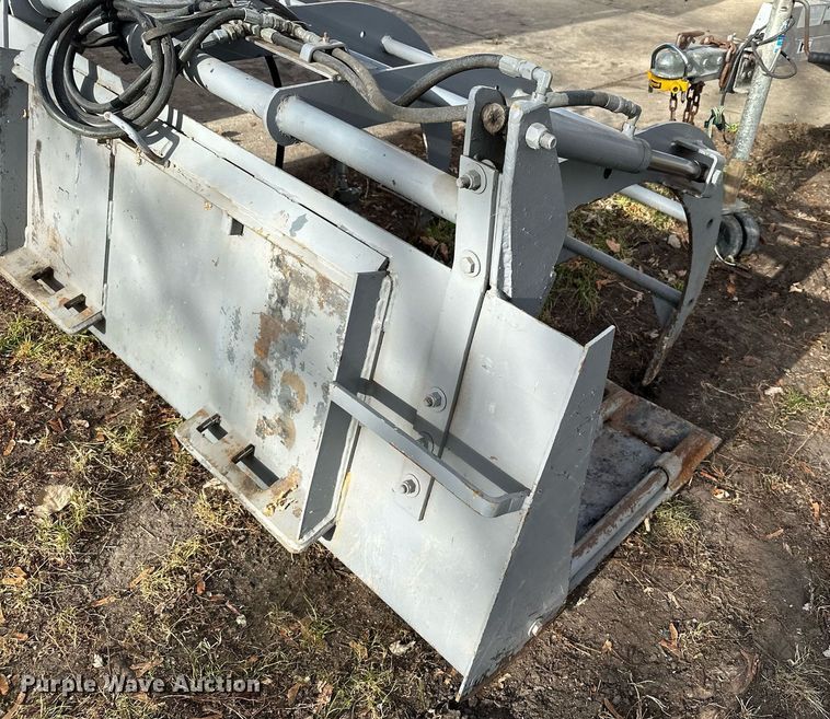 image for item DQ7405 Skid steer grapple bucket