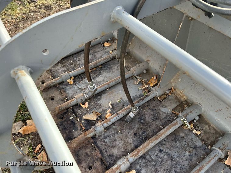 image for item DQ7405 Skid steer grapple bucket