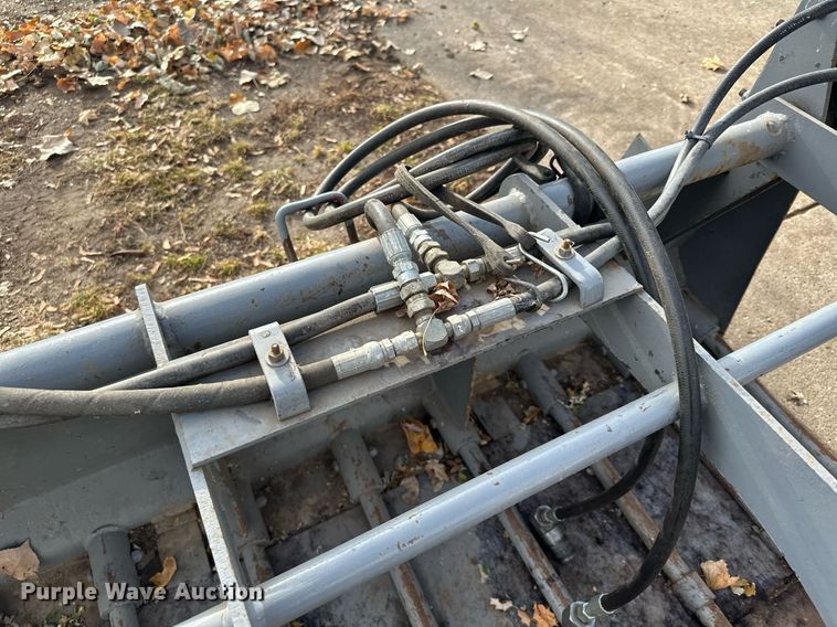 image for item DQ7405 Skid steer grapple bucket