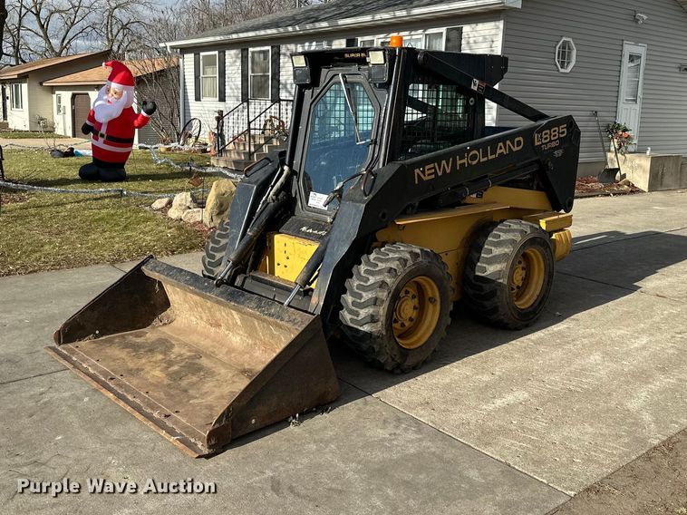 image for item DQ7406 1998 New Holland LX885  skid steer loader