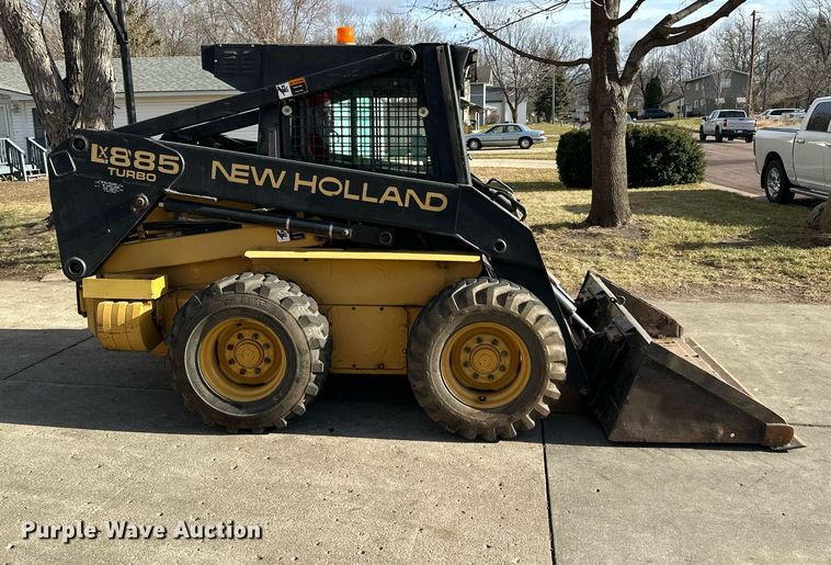 image for item DQ7406 1998 New Holland LX885  skid steer loader