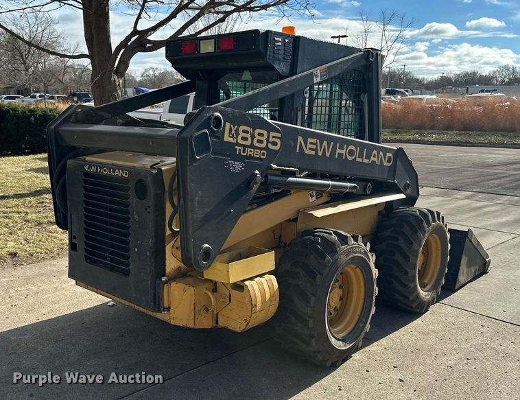 image for item DQ7406 1998 New Holland LX885  skid steer loader
