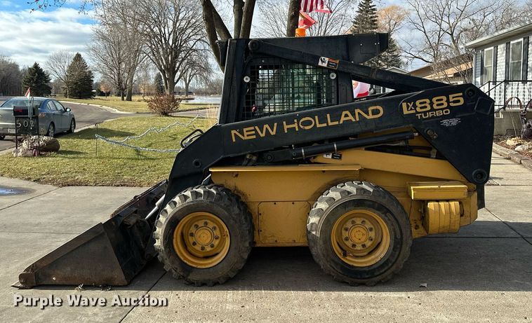 image for item DQ7406 1998 New Holland LX885  skid steer loader