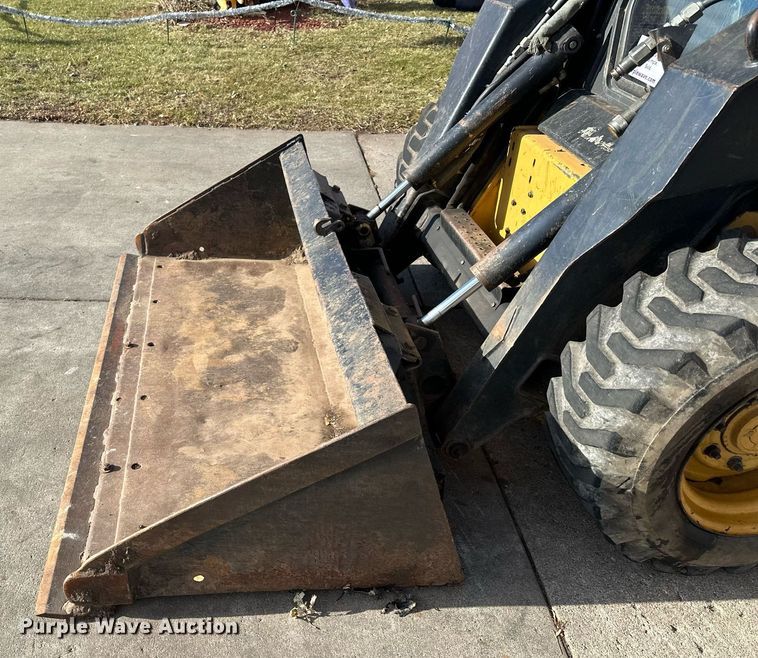 image for item DQ7406 1998 New Holland LX885  skid steer loader