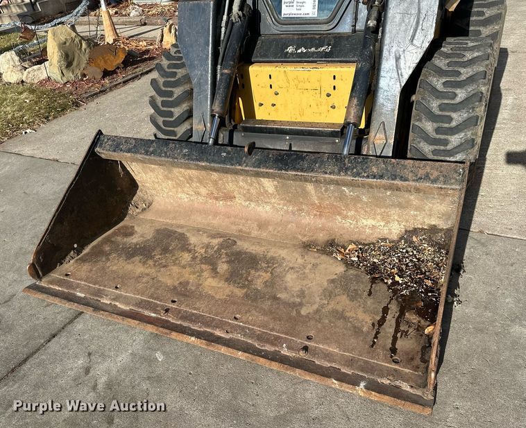 image for item DQ7406 1998 New Holland LX885  skid steer loader