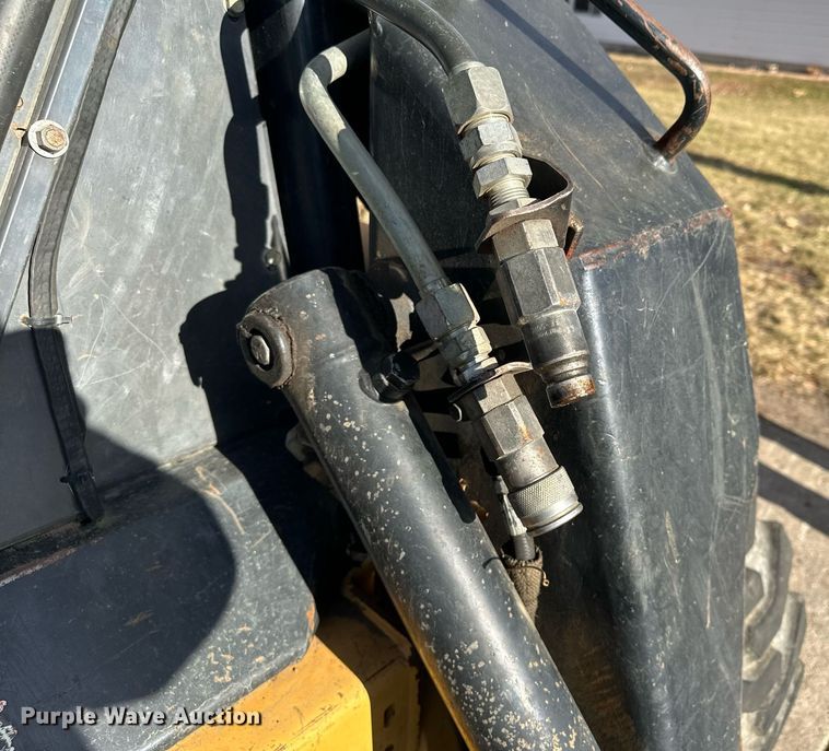 image for item DQ7406 1998 New Holland LX885  skid steer loader