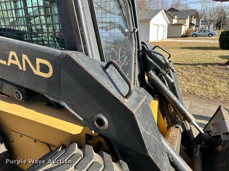 image for item DQ7406 1998 New Holland LX885  skid steer loader