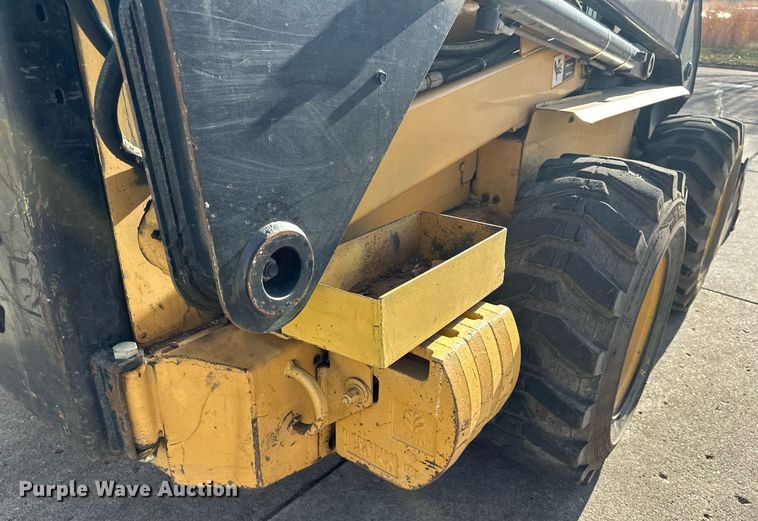 image for item DQ7406 1998 New Holland LX885  skid steer loader