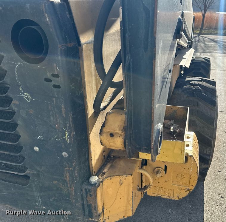 image for item DQ7406 1998 New Holland LX885  skid steer loader