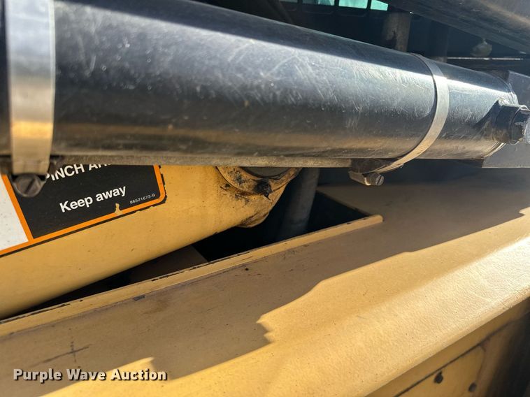 image for item DQ7406 1998 New Holland LX885  skid steer loader