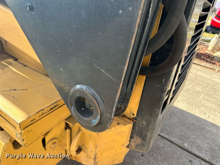 image for item DQ7406 1998 New Holland LX885  skid steer loader