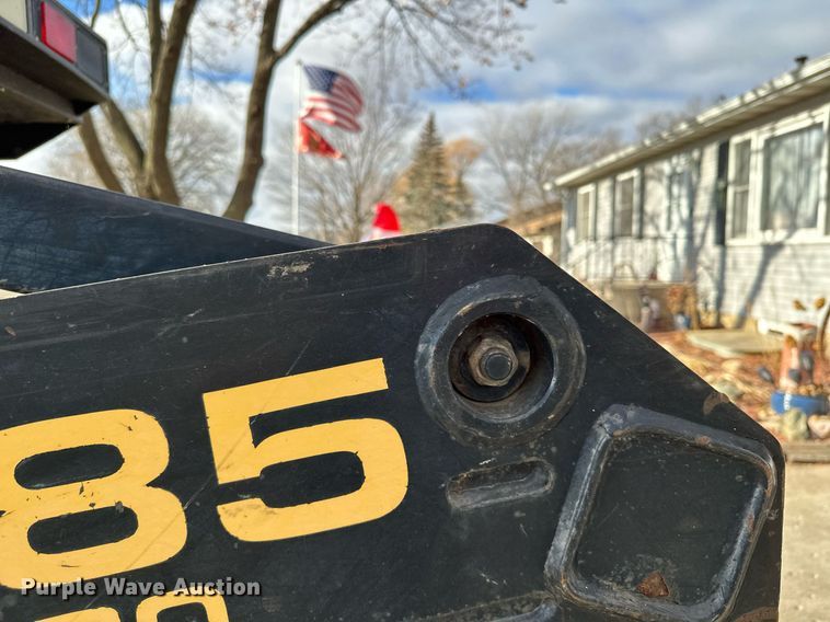 image for item DQ7406 1998 New Holland LX885  skid steer loader