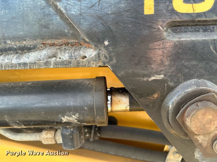 image for item DQ7406 1998 New Holland LX885  skid steer loader