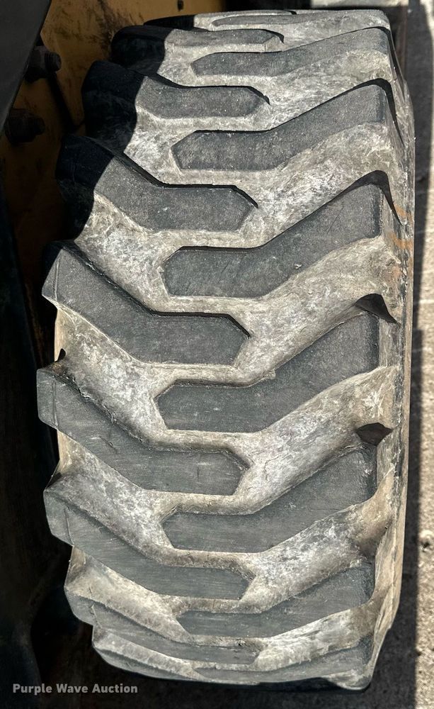 image for item DQ7406 1998 New Holland LX885  skid steer loader