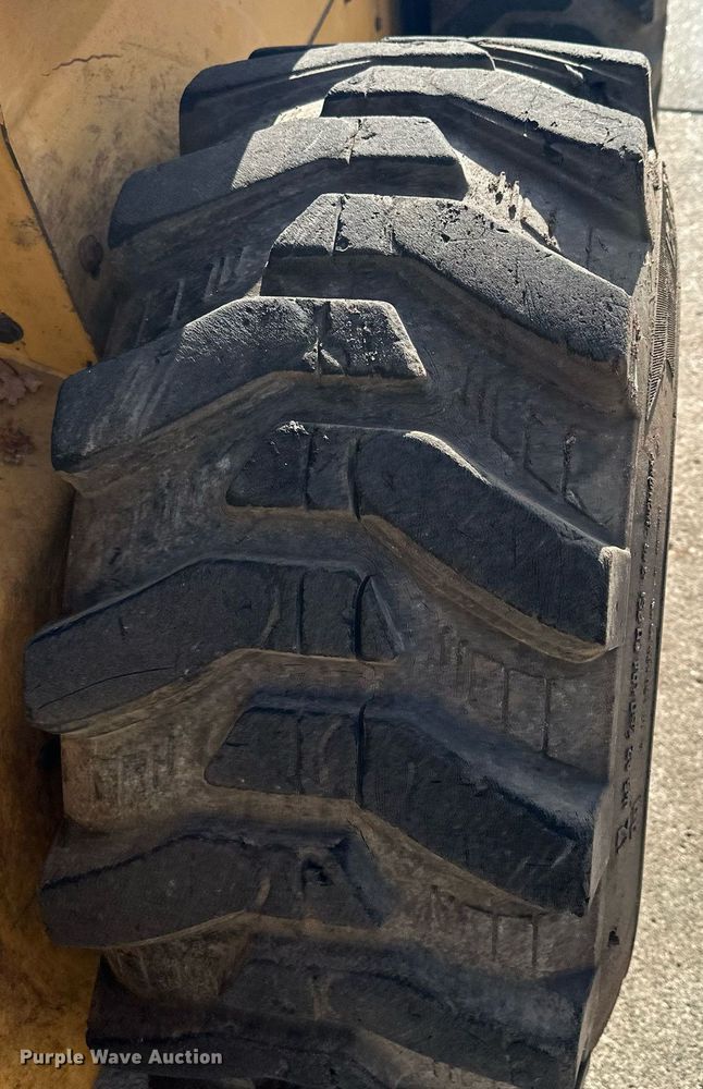 image for item DQ7406 1998 New Holland LX885  skid steer loader