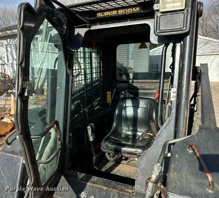 image for item DQ7406 1998 New Holland LX885  skid steer loader