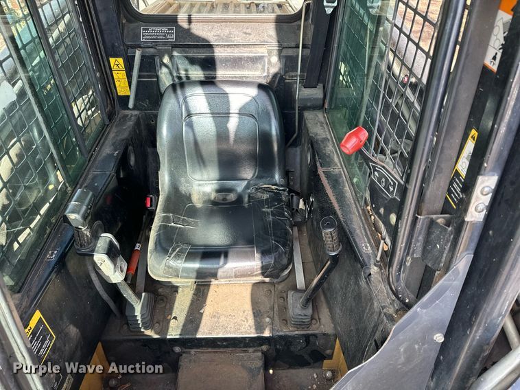 image for item DQ7406 1998 New Holland LX885  skid steer loader