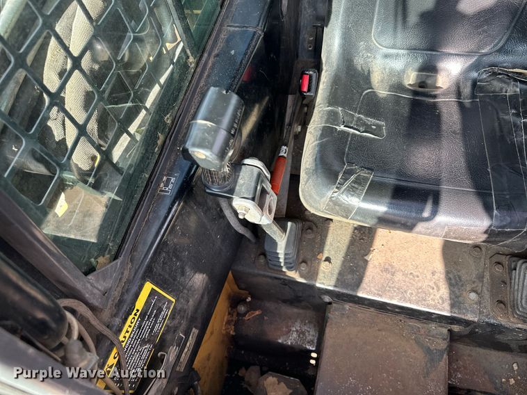 image for item DQ7406 1998 New Holland LX885  skid steer loader