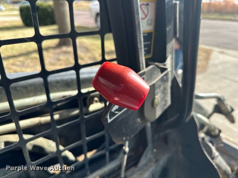 image for item DQ7406 1998 New Holland LX885  skid steer loader