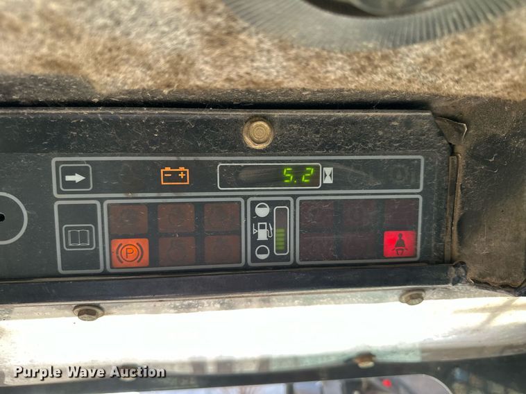 image for item DQ7406 1998 New Holland LX885  skid steer loader