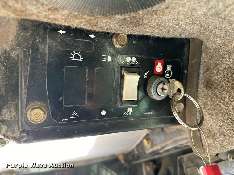 image for item DQ7406 1998 New Holland LX885  skid steer loader