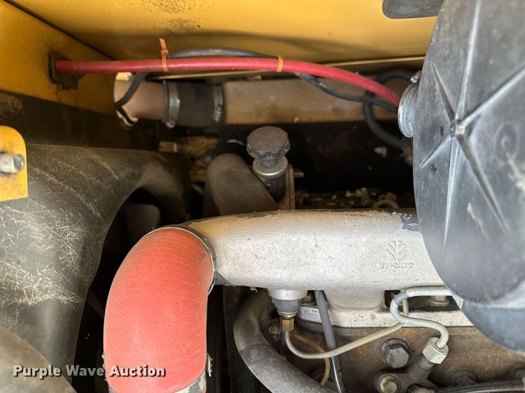 image for item DQ7406 1998 New Holland LX885  skid steer loader