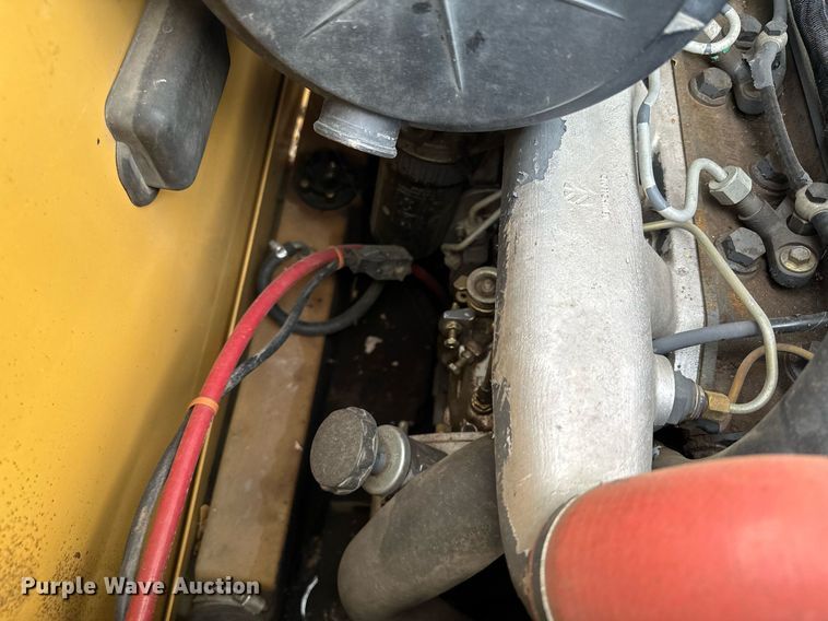 image for item DQ7406 1998 New Holland LX885  skid steer loader