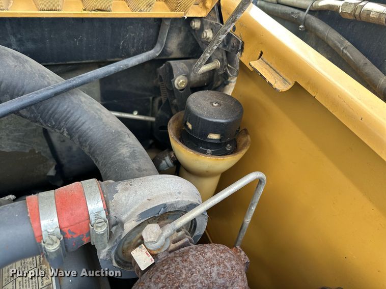 image for item DQ7406 1998 New Holland LX885  skid steer loader